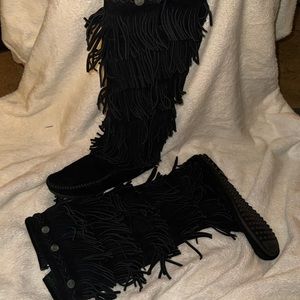 Minnetonka fringe/ zip boots. Size 9. Black